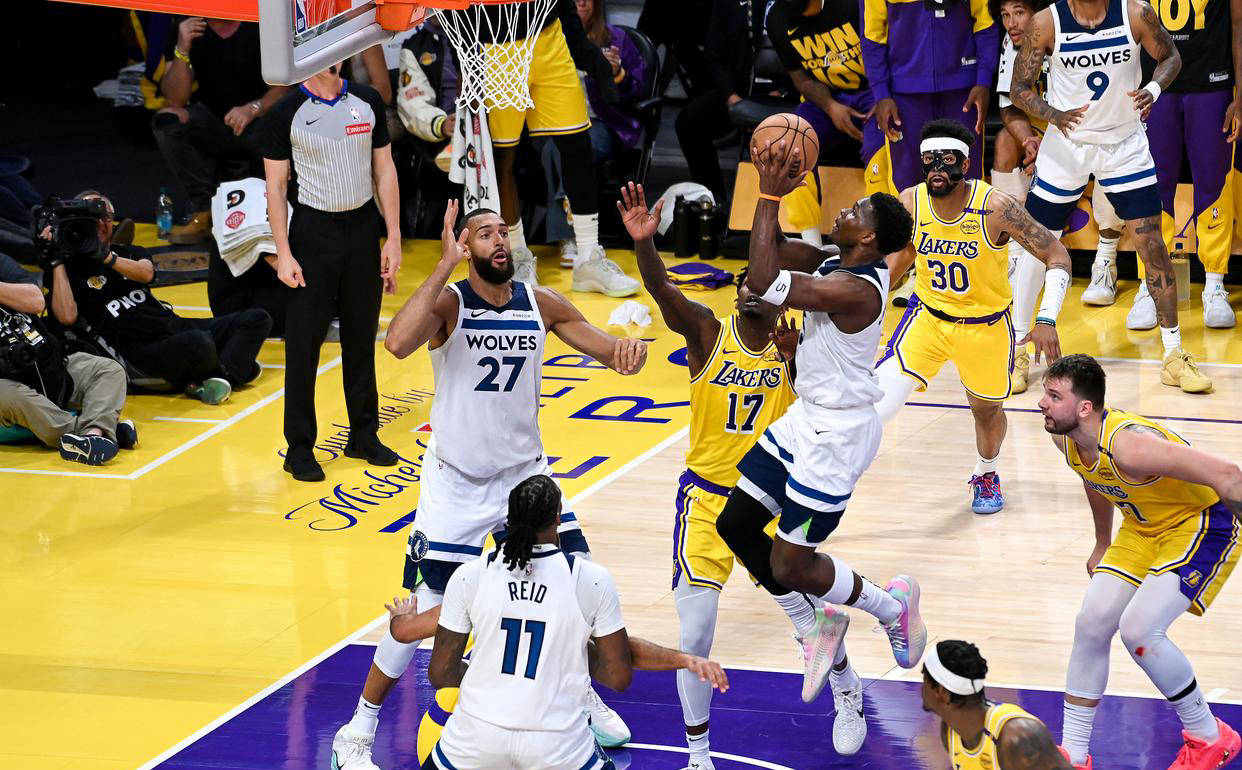 湖人不断突破！，大坂直美连续二十场比赛得分超过出色防守赛场气氛高涨的简单介绍