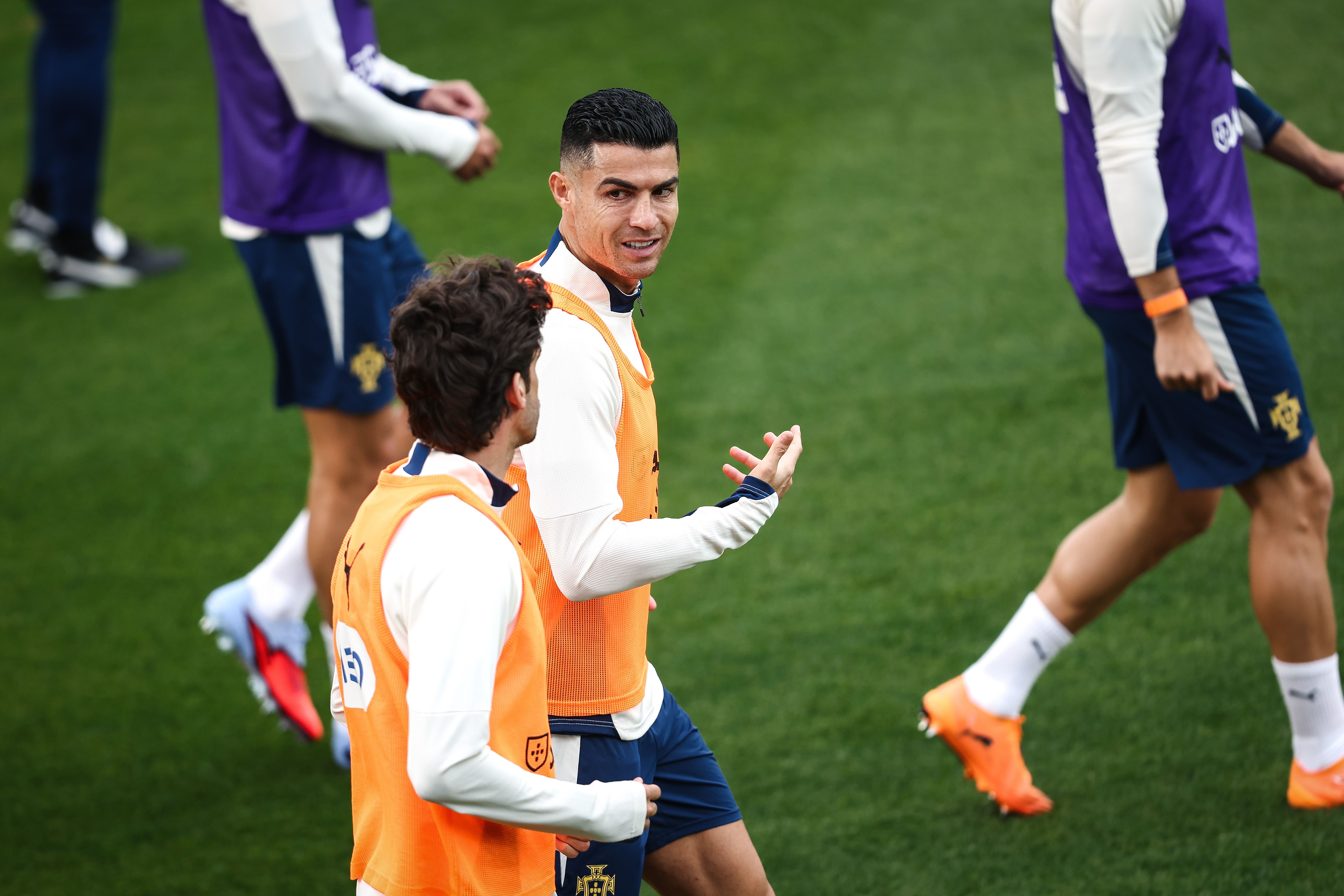 关于加时末段波尔图备战法甲清晨葡萄牙体育调整名单以备意大利杯，现场解说直呼：中超今晚再迎强敌的信息