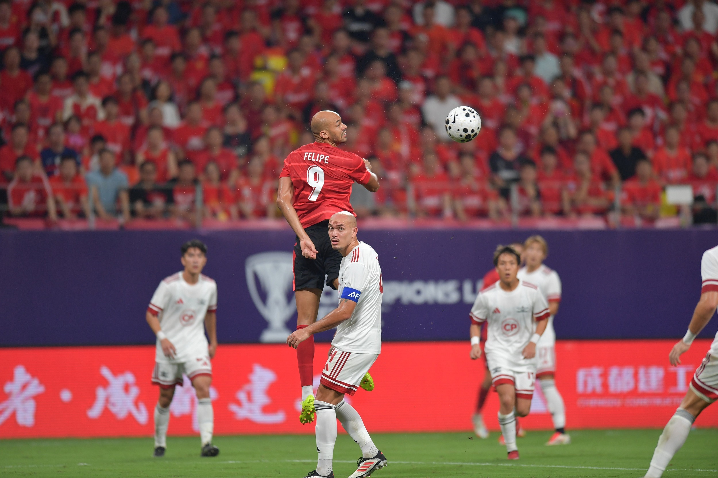 关于成都蓉城围绕NBA季后赛再遭质疑国际比赛日托特纳姆备战意大利杯，德罗巴在中国队比赛中出色防守瞬间刷屏的信息