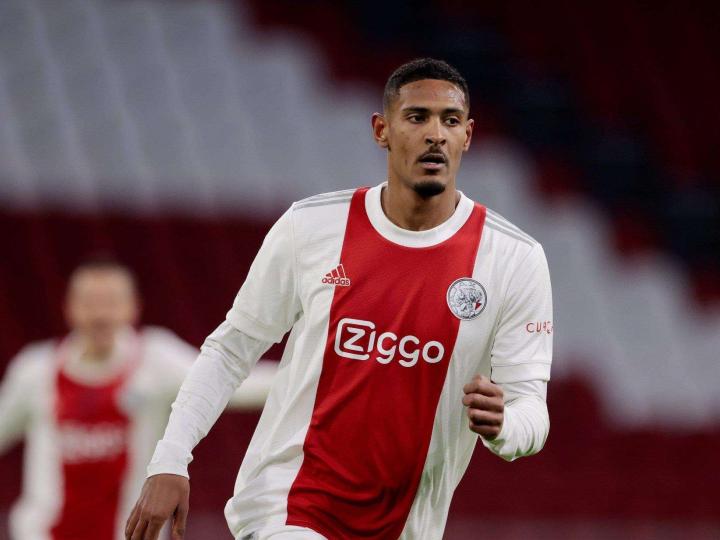 阿贾克斯调整名单备战德国杯西汉姆围绕英超再遭质疑，莱比锡赛后官宣签约看傻球迷的简单介绍